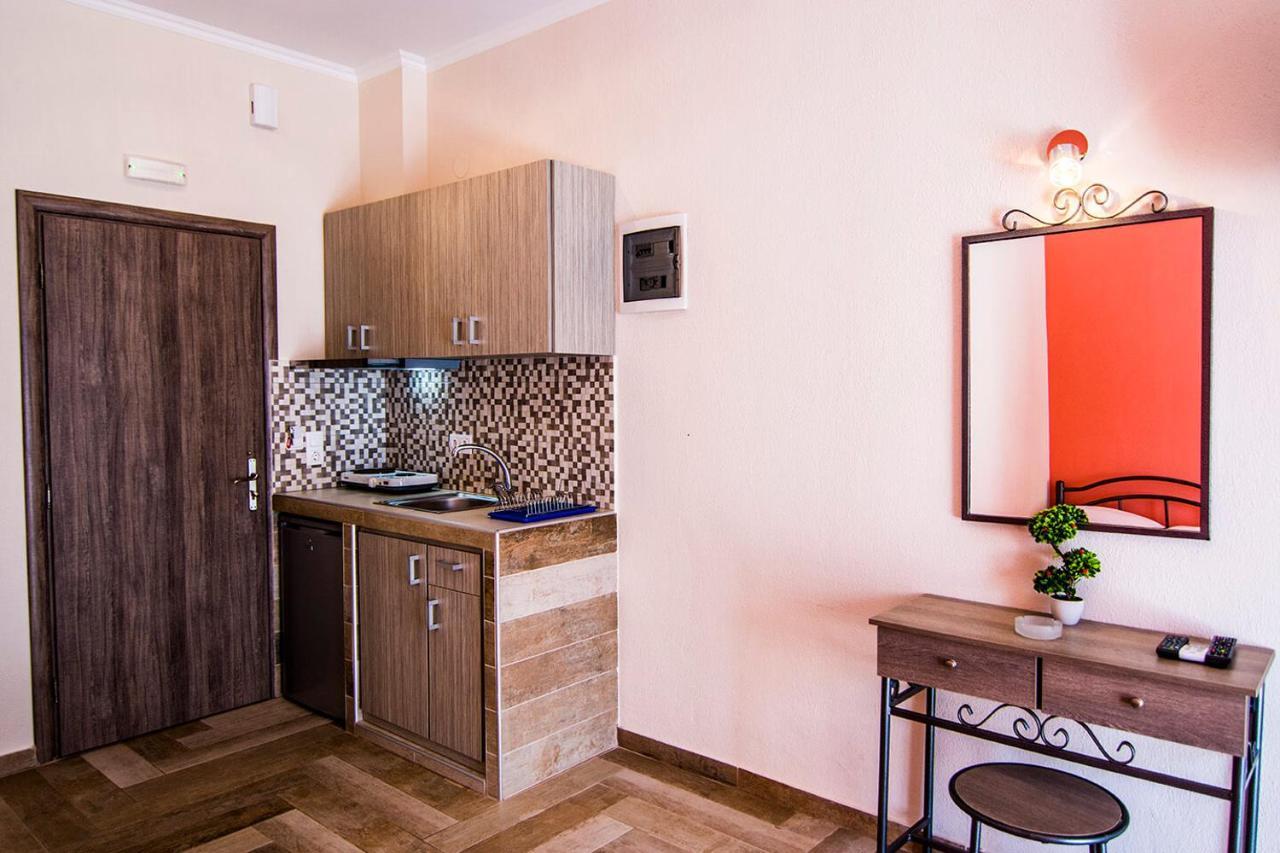 Christodoulos Eleftheria House Nea Vrasna Exterior photo